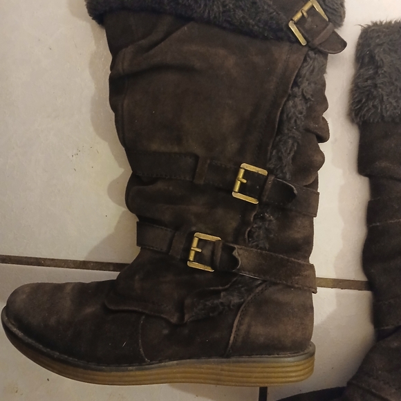 Boots - Picture 2 of 4